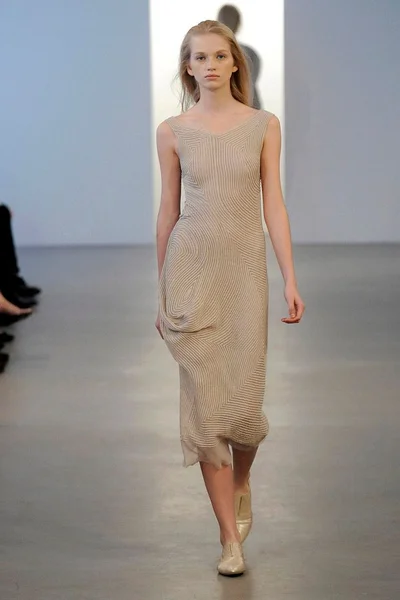 Look 16